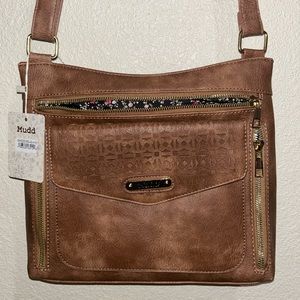 MUDD women’s leather crossbody handbag in the color cognac. Brand new